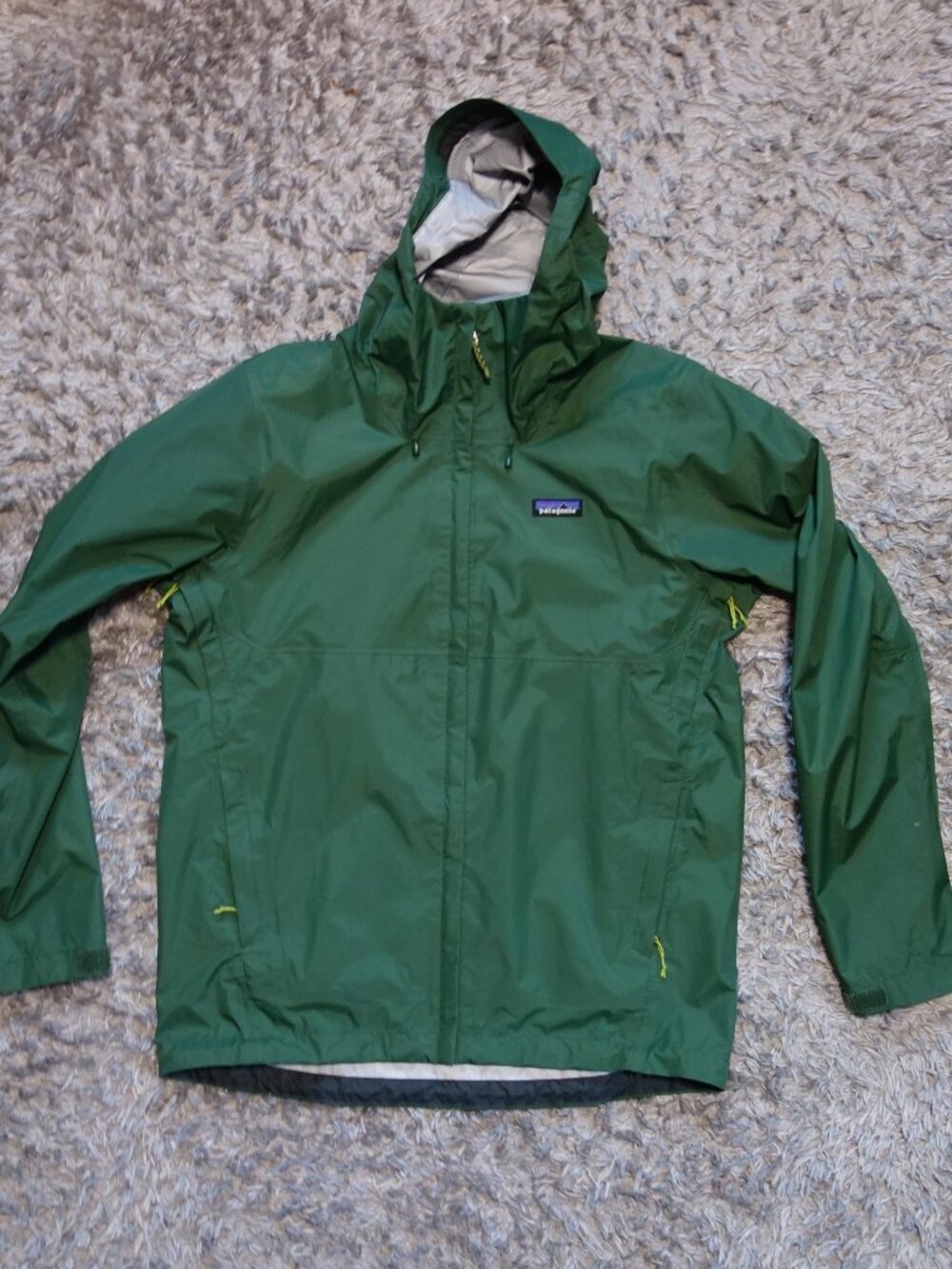 Patagonia Green Waterproof Rain Jacket Shell Hooded Men’s Medium